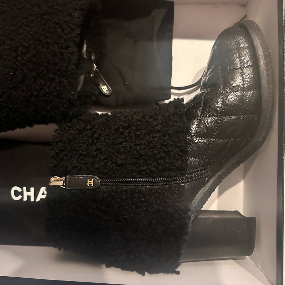 *EUC* Authentic Chanel Shearling + Leather Ankle Booties - Picture 6 of 15